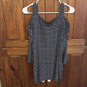 Woman Within Women's Black and White Patterned Cold Shoulder Top Size M 14/16